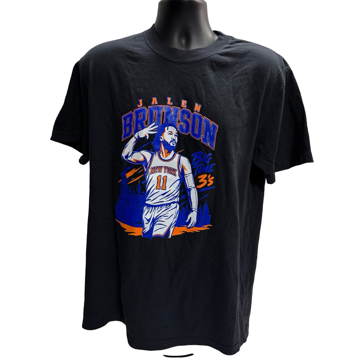 Jalen Brunson BIG TIME 3s Clutch Graphic T-Shirt product image 1, provided for visual reference and product detail review