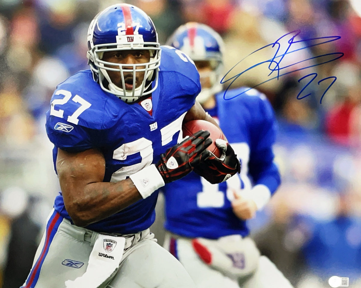 Brandon Jacobs Autographed New York Giants Horizontal Run 16x20 Photo Beckett BAS product image 1, provided for visual