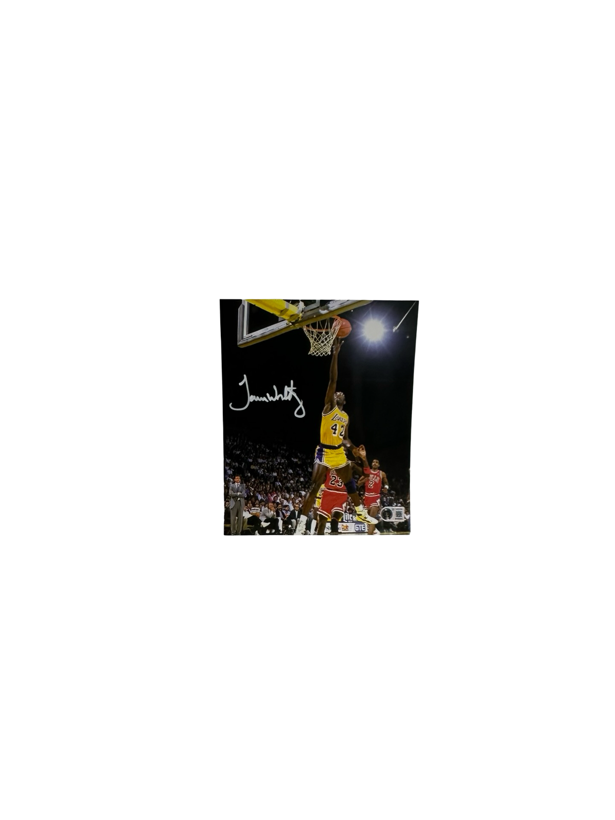 James Worthy 8X10 Lakers Vertical vs Bulls Beckett BAS product image 1, provided for visual reference and product detail