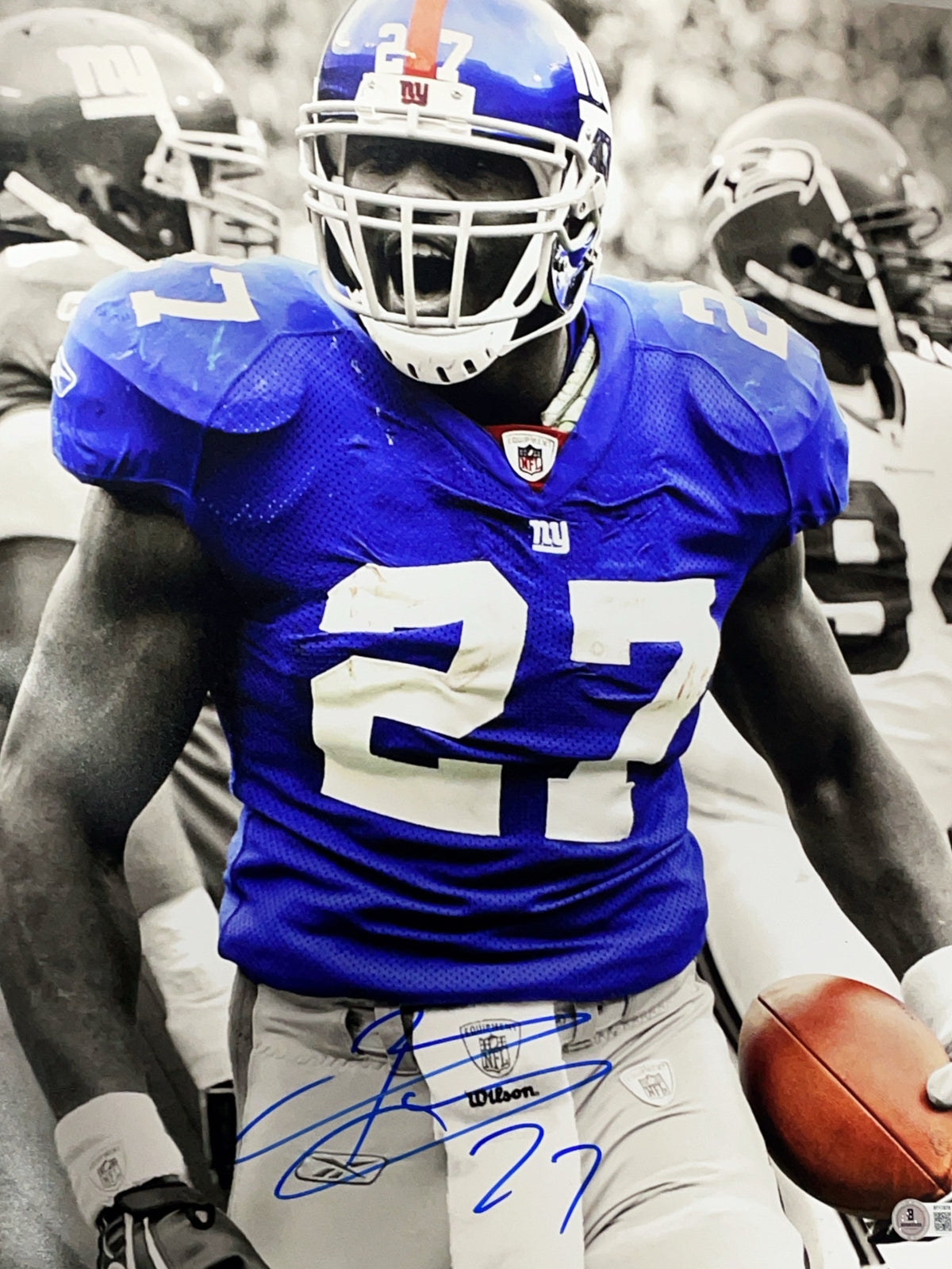 Brandon Jacobs Autographed New York Giants Spotlight 16x20 Photo Beckett BAS product image 1, provided for visual reference