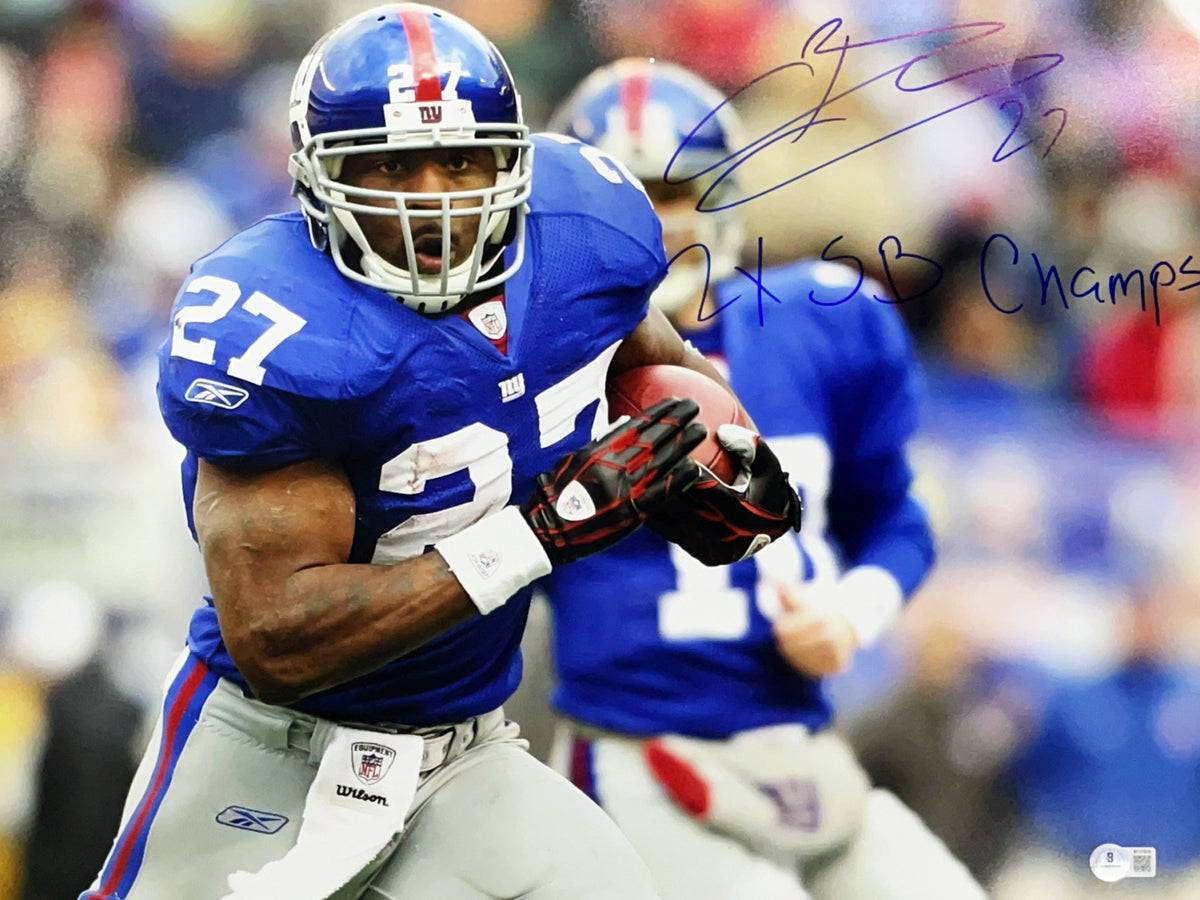 Brandon Jacobs Autographed New York Giants Horizontal Run Inscribed "2x SB Champs" 16x20 Photo Beckett BAS product image 1,