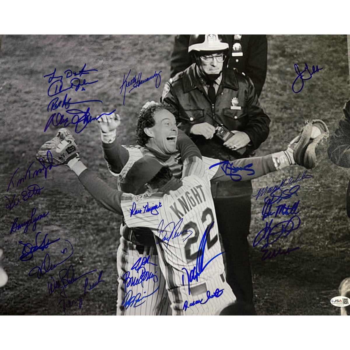 1986 New York Mets Team Autographed Ray Knight Hug B&W 16x20 Horizontal JSA product image 1, provided for visual reference