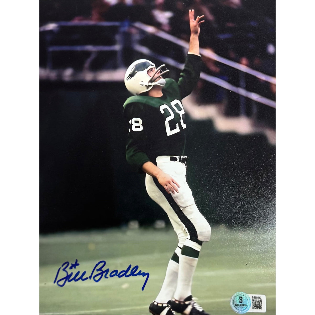 Bill Bradley Philadelphia Eagles Green Jersey Autographed Photo 8x10 Beckett BAS product image 1, provided for visual